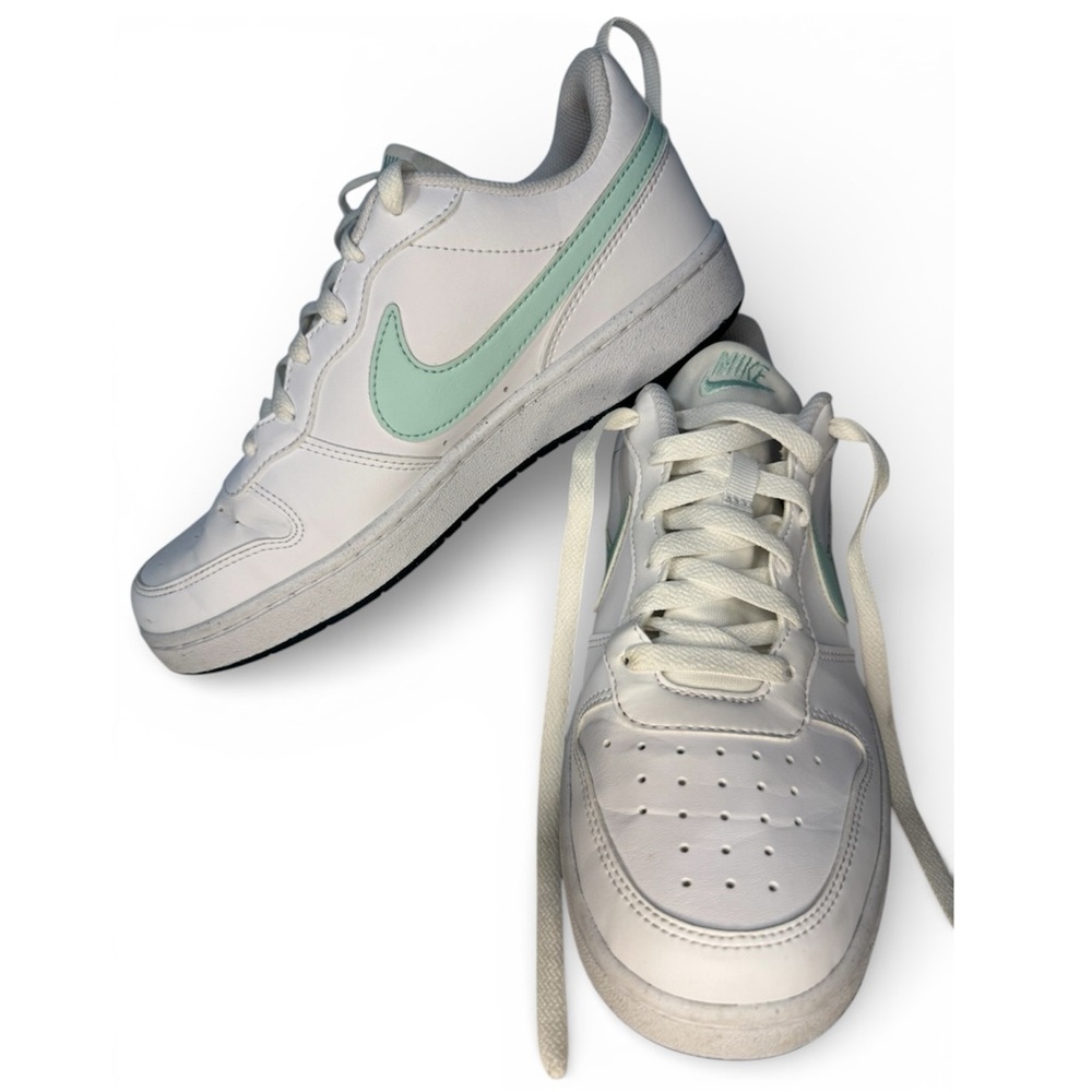 Nike White Court Sneakers Mint Green Swoosh Lace Up Casual Shoes 7Y/8.5Women - Picture 1 of 8